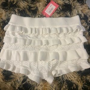 White edikted ruffle shorts xs/s (never worn)